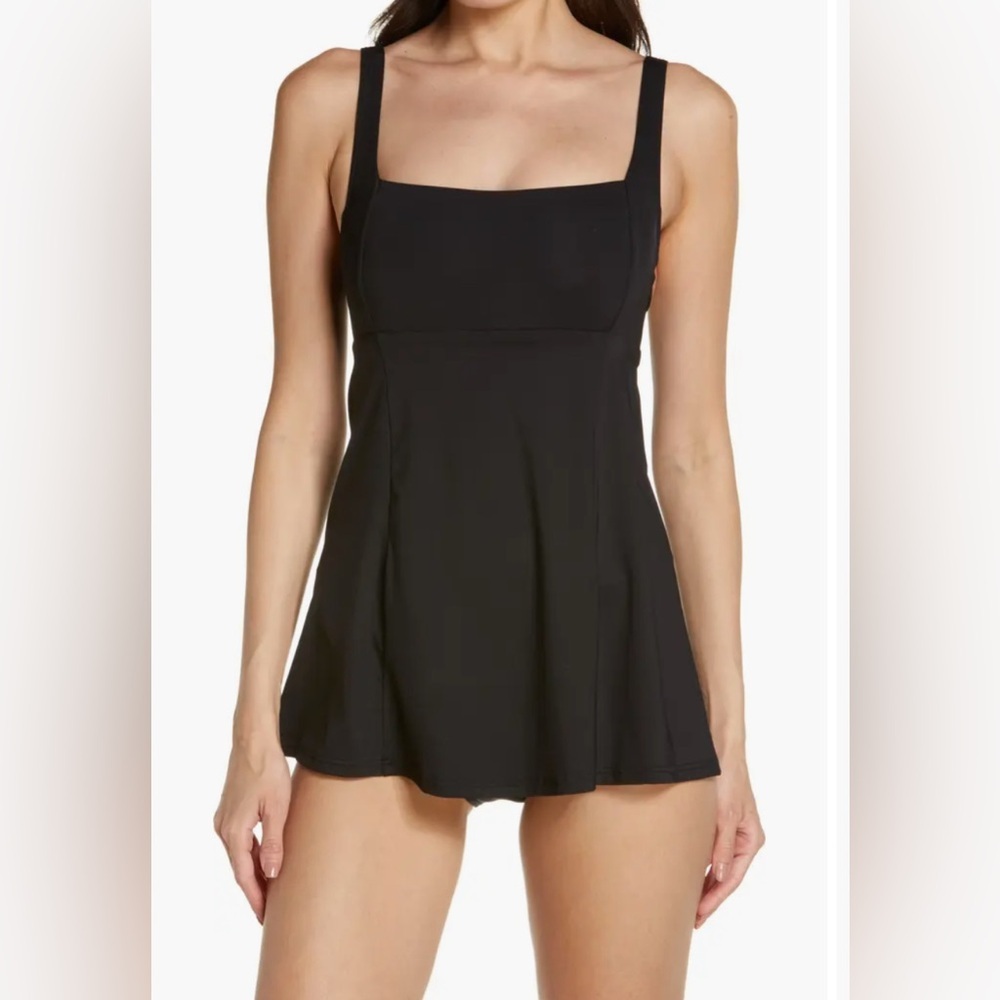 Sea Level Square Neck One-Piece Swimsuit
Dress Black 12